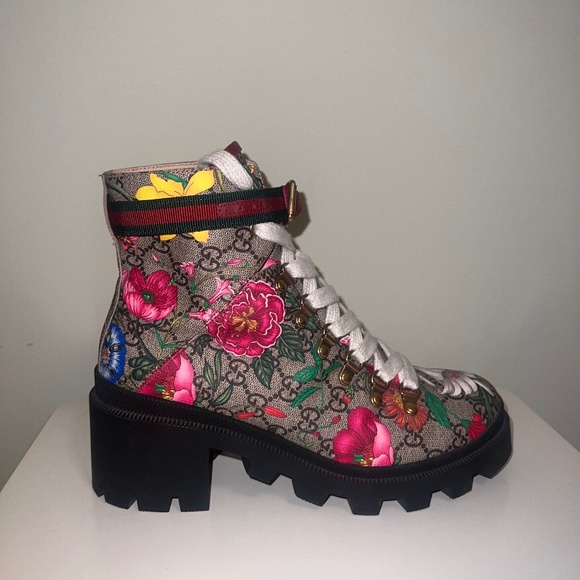 Women Gucci Boots - Picture 3 of 5